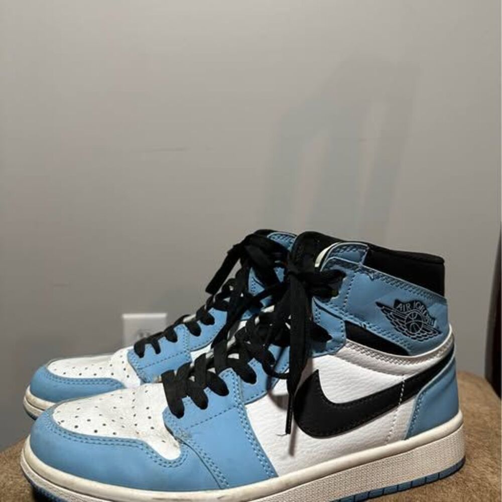 Nike Air Jordan 1 University Blue high top sneakers